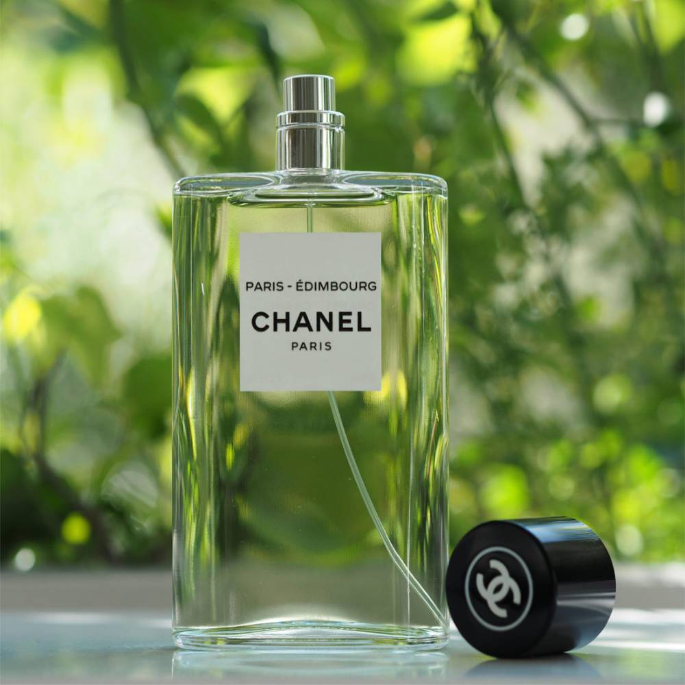 Les Eaux de Chanel mang trong mình một hương thơm quyến rũ từ hương gỗ